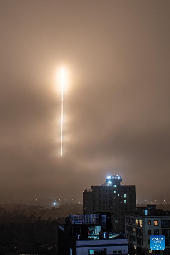 La Cina lancia un gruppo satellitare Internet