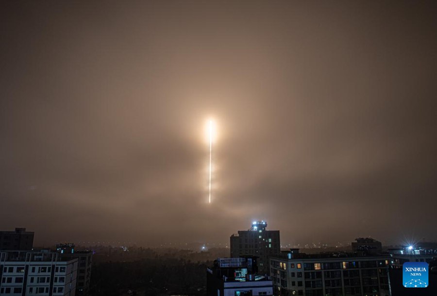 La Cina lancia un gruppo satellitare Internet