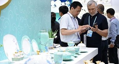 La 137a Fiera di Canton attira oltre 220.000 acquirenti esteri