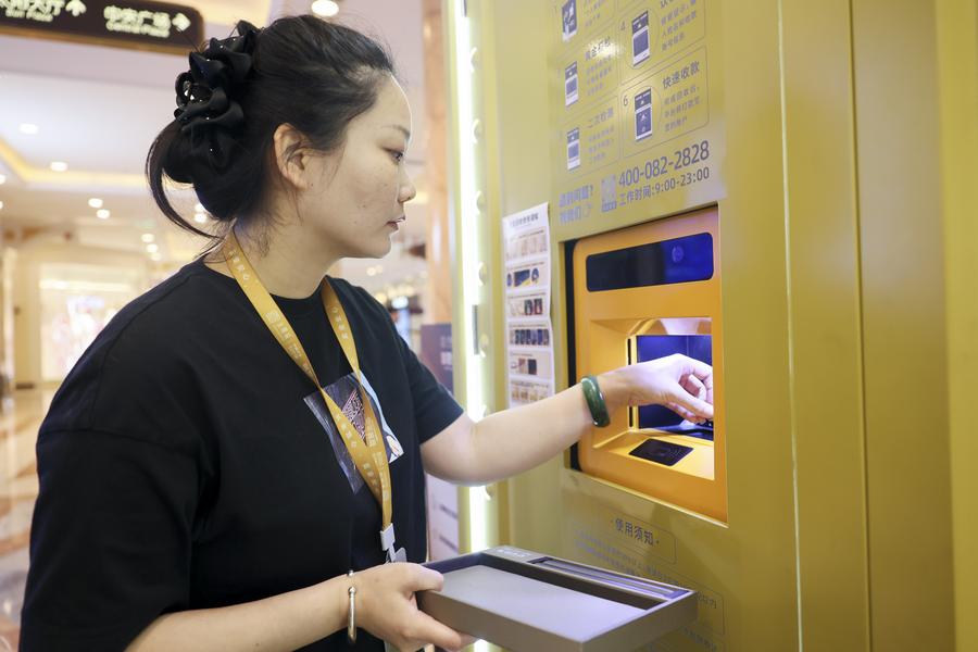Negozio intelligente dell'oro debutta a Shanghai