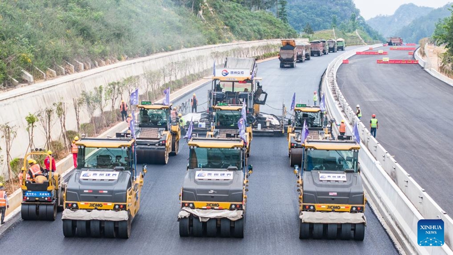 Autostrada Guiyang-Pingtang in costruzione nel Guizhou