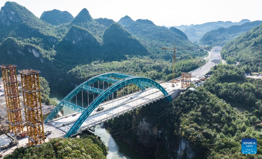 Autostrada Guiyang-Pingtang in costruzione nel Guizhou