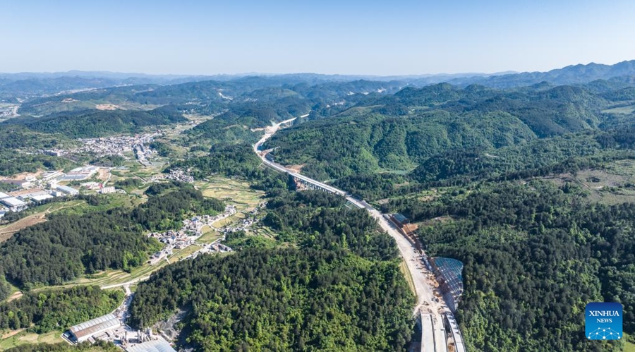 Autostrada Guiyang-Pingtang in costruzione nel Guizhou