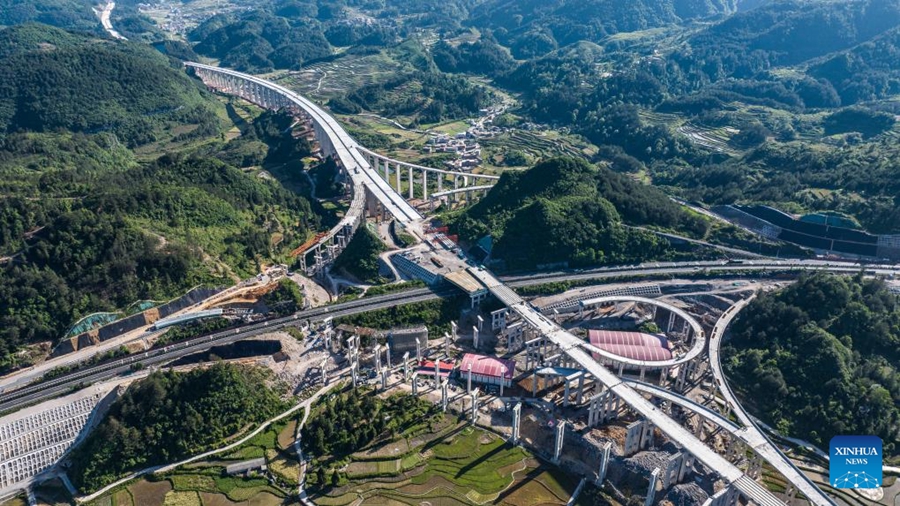 Autostrada Guiyang-Pingtang in costruzione nel Guizhou