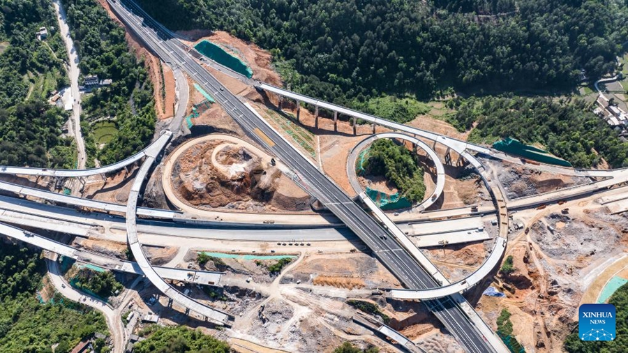 Autostrada Guiyang-Pingtang in costruzione nel Guizhou