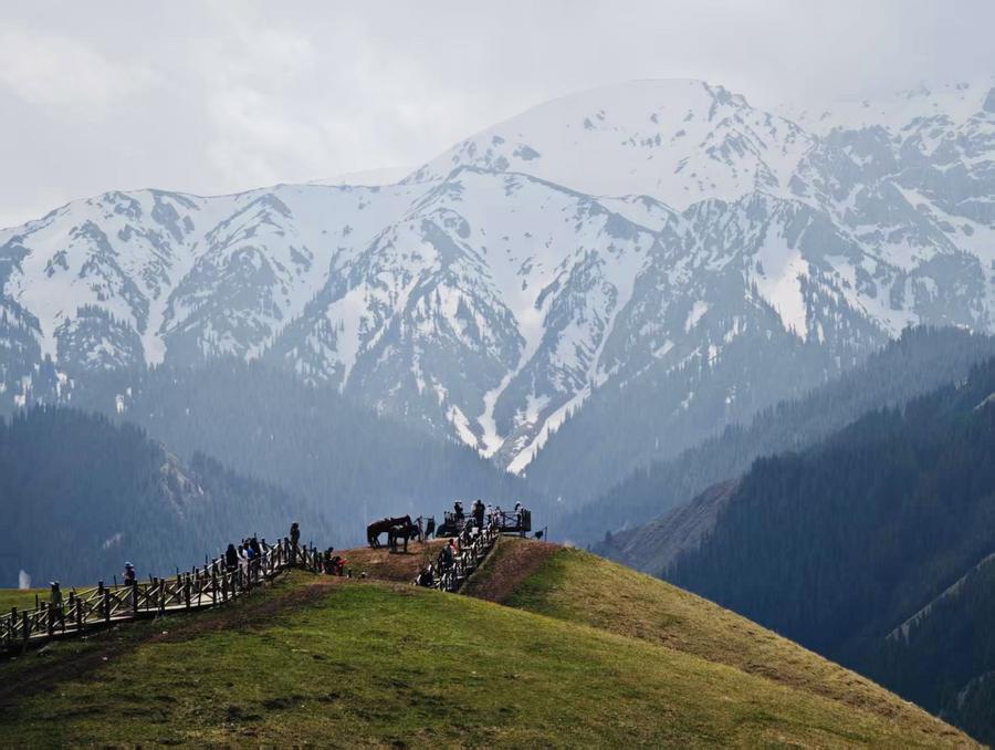 Emozioni alle stelle nel turismo a bassa quota dello Xinjiang