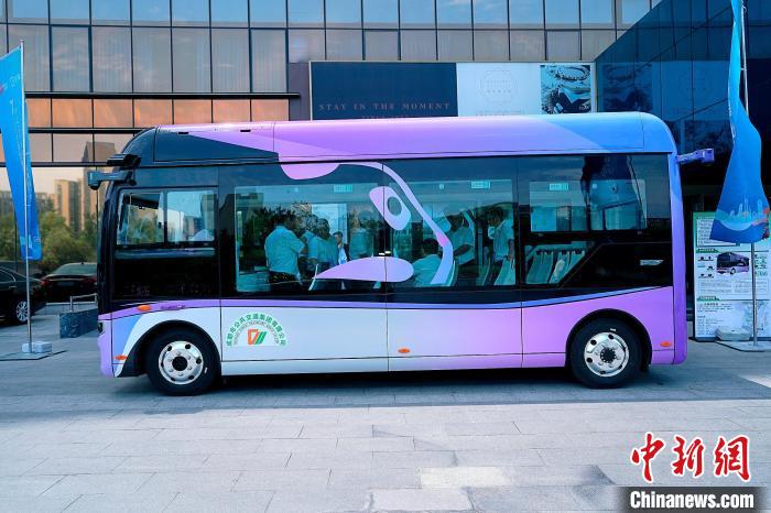 I primi autobus a guida autonoma L4 da 6 metri debuttano a Chengdu