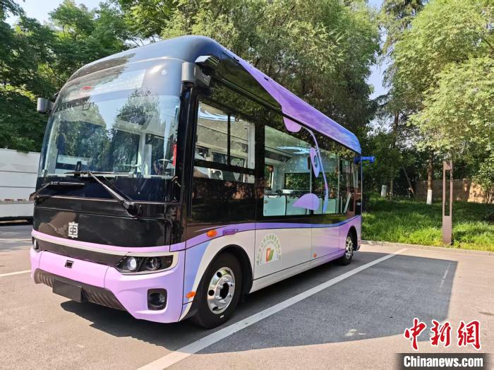 I primi autobus a guida autonoma L4 da 6 metri debuttano a Chengdu