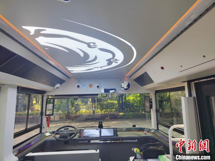 I primi autobus a guida autonoma L4 da 6 metri debuttano a Chengdu