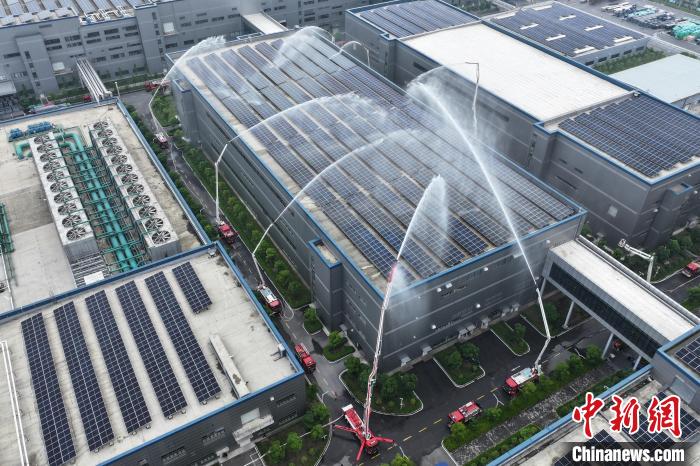 Wuhan, esercitazione di soccorso per incendio causato da apparecchiature a nuova energia