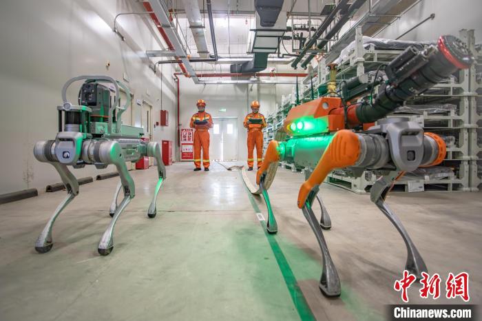Wuhan, esercitazione di soccorso per incendio causato da apparecchiature a nuova energia