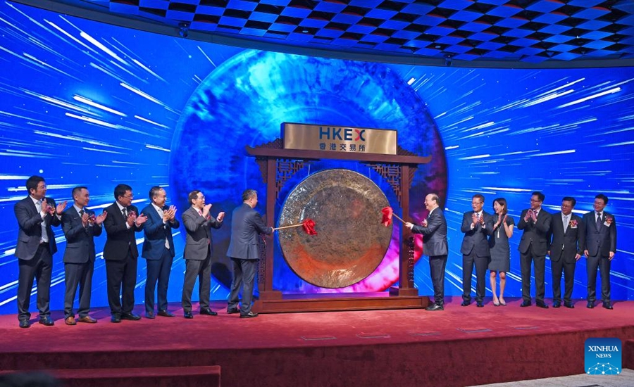 Il gigante delle batterie per veicoli elettrici CATL si quota a Hong Kong, segnando la più grande IPO da anni