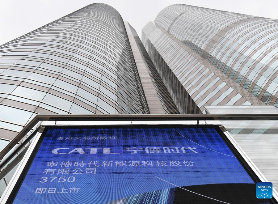 Il gigante delle batterie per veicoli elettrici CATL si quota a Hong Kong, segnando la più grande IPO da anni