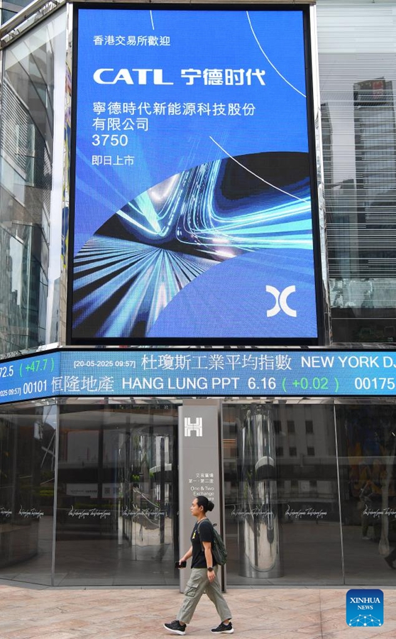 Il gigante delle batterie per veicoli elettrici CATL si quota a Hong Kong, segnando la più grande IPO da anni