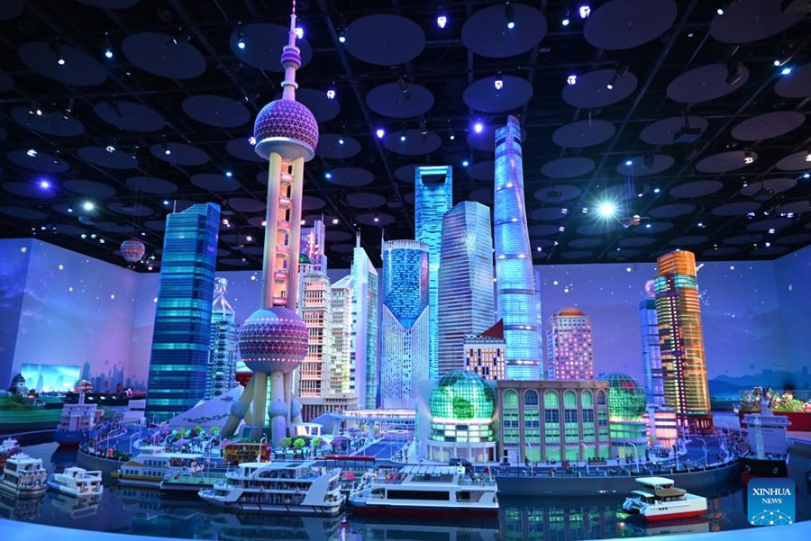 Modelli LEGO al LEGOLAND Shanghai Resort di Shanghai, nella Cina orientale. (26 maggio 2025 - Xinhua/Chen Aiping)