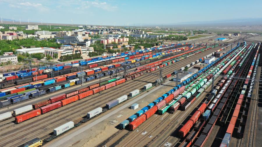 Vista del porto di Alashankou, nella regione autonoma uigura dello Xinjiang, nella Cina nord-occidentale. (17 maggio 2024 - Xinhua)