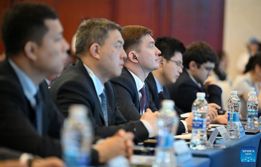 Ospiti partecipano al Forum di Cooperazione della China-SCO sull'IA a Tianjin, nella Cina settentrionale. (29 maggio 2025 - Xinhua/Zhao Zishuo)