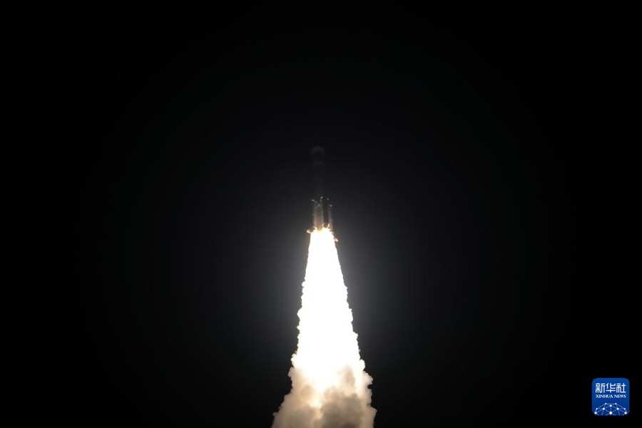 Cina: lanciati satelliti internet LEO