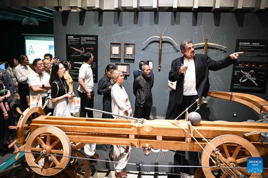 Inaugurata la mostra su Leonardo da Vinci al Natural History Museum della Cina