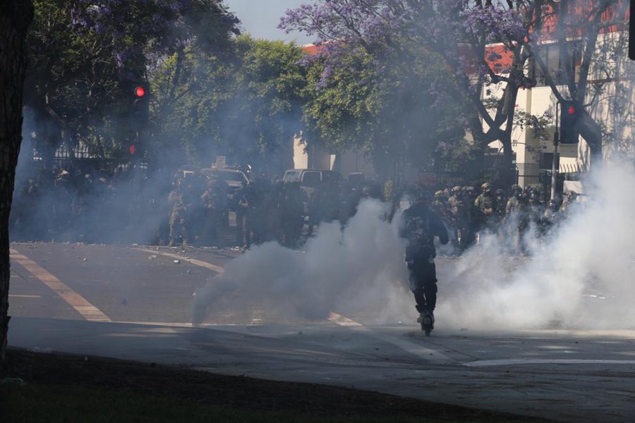 Tre colpi sparati contro la folla di manifestanti: Trump ordina la 