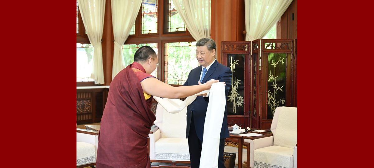 Xi Jinping incontra il Panchen Lama, Bainqen Erdini Qoigyijabu