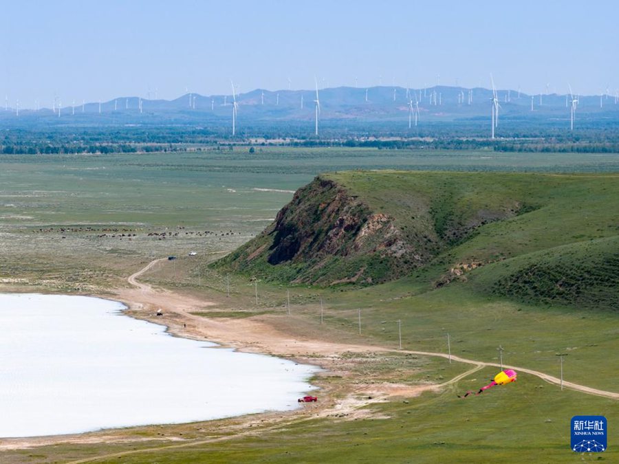 Paesaggio del lago di Bayanchagan. (11 giugno 2025 - Xinhua/Ma Jinrui)