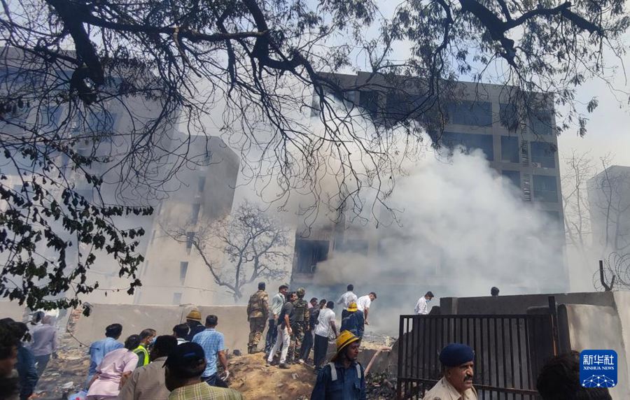 Oltre 240 morti nello schianto aereo dell'Air India