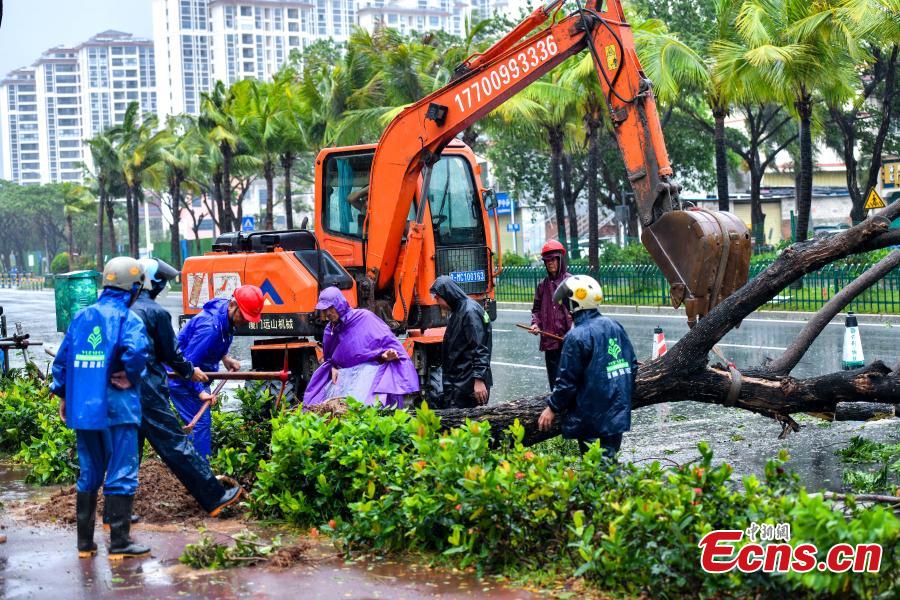 Il tifone Wutip colpisce Hainan con forti venti e pioggia