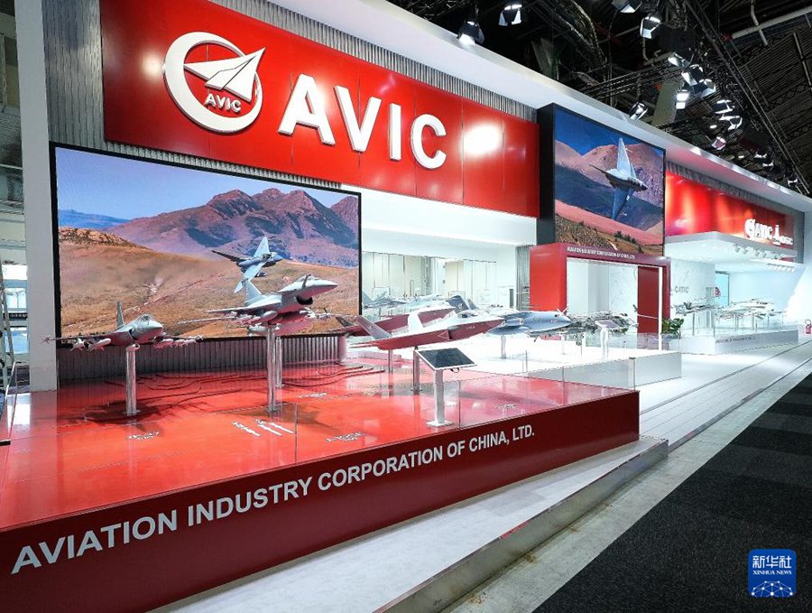 I prodotti di punta dell'aviazione cinese brillano al Paris Air Show