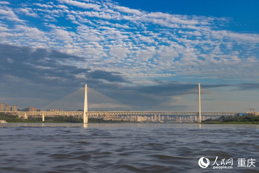 Il ponte Baijusi incarna il fascino futuristico di Chongqing