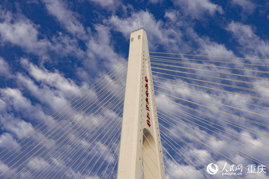 Il ponte Baijusi incarna il fascino futuristico di Chongqing