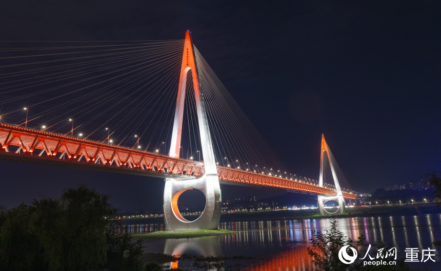 Il ponte Baijusi incarna il fascino futuristico di Chongqing