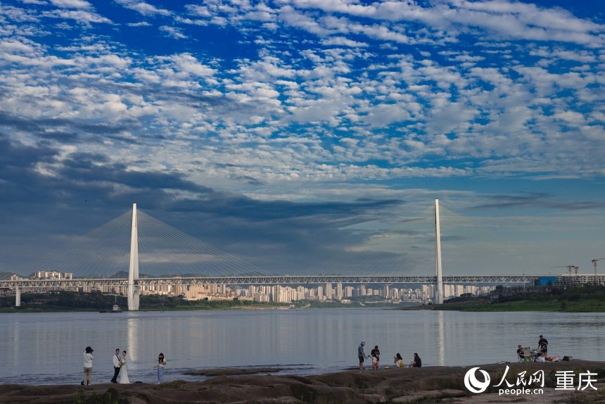 Il ponte Baijusi incarna il fascino futuristico di Chongqing