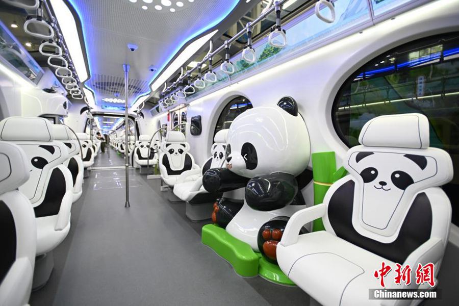 Prima monorotaia a sella a tema panda della Cina debutta a Chongqing