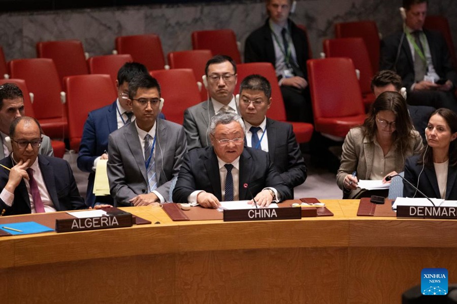 Fu Cong (al centro), rappresentante permanente della Cina presso le Nazioni Unite, parla durante una riunione di emergenza del Consiglio di Sicurezza presso la sede delle Nazioni Unite a New York. (22 giugno 2025 - Xinhua/Xie E)