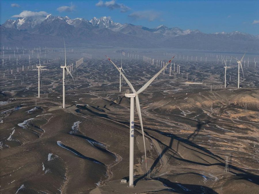 Turbine eoliche a Dabancheng, nota anche come "Valle del vento cinese", nella regione autonoma uigura dello Xinjiang, nella Cina nord-occidentale. (28 dicembre 2024 - Xinhua/Hu Huhu)