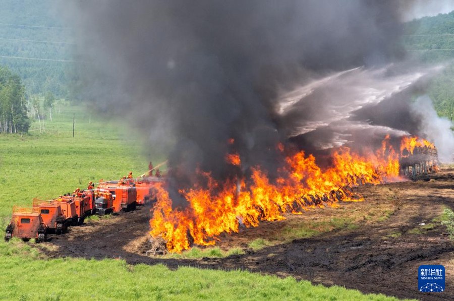 Esercitazione antincendio su larga scala "Missione di Emergenza 2025" svolta nella foresta vergine a Daxing'anling