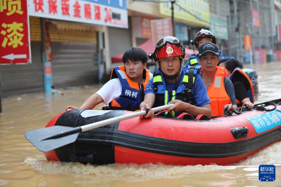 Guizhou, contea di Rongjiang sommersa dalla peggiore alluvione degli ultimi decenni