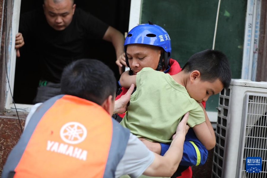 Guizhou, contea di Rongjiang sommersa dalla peggiore alluvione degli ultimi decenni