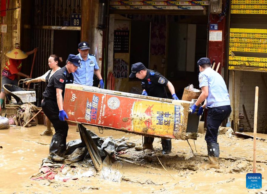 Soccorsi in corso nelle contee del Guizhou colpite dall'alluvione
