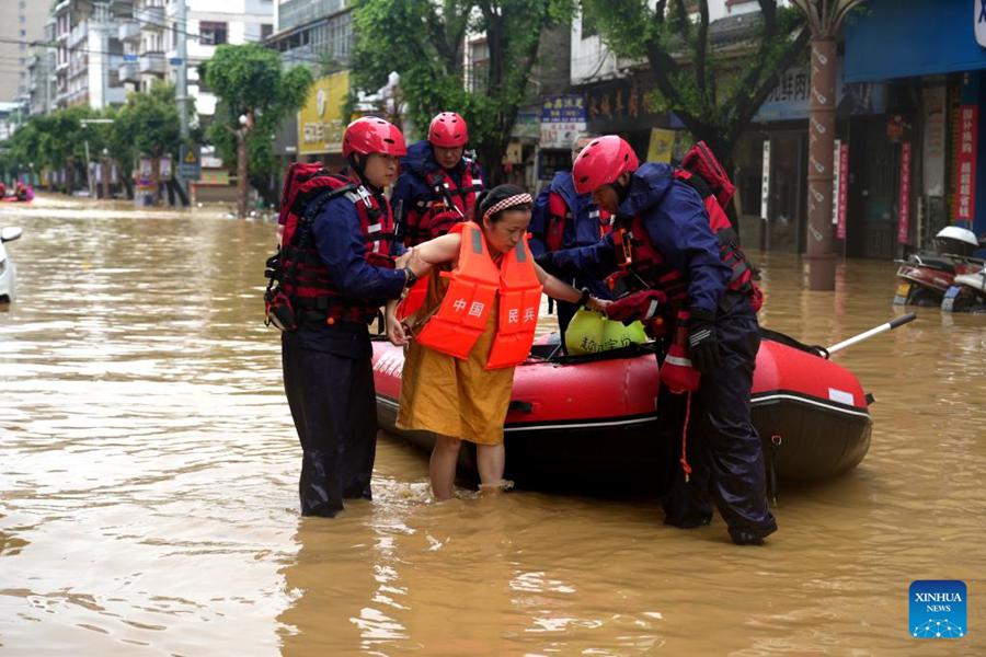 Soccorsi in corso nelle contee del Guizhou colpite dall'alluvione