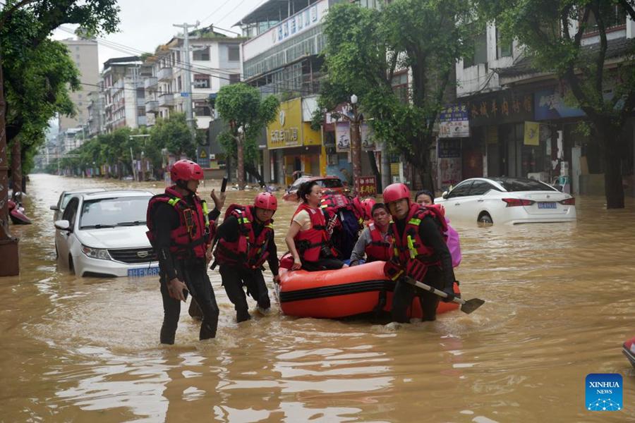 Soccorsi in corso nelle contee del Guizhou colpite dall'alluvione