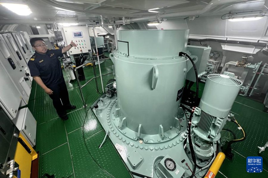 Qingdao, entra in servizio il primo rimorchiatore ibrido a idrogeno ed elettrico della Cina