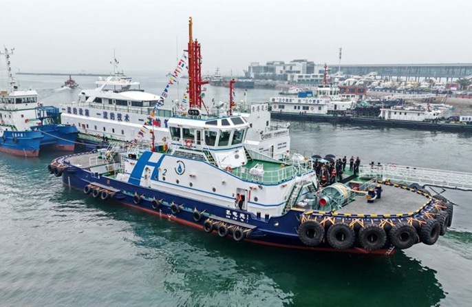 Qingdao, entra in servizio il primo rimorchiatore ibrido a idrogeno ed elettrico della Cina
