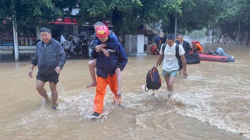 Alluvione nel Guizhou, dispiegate molteplici forze per i soccorsi