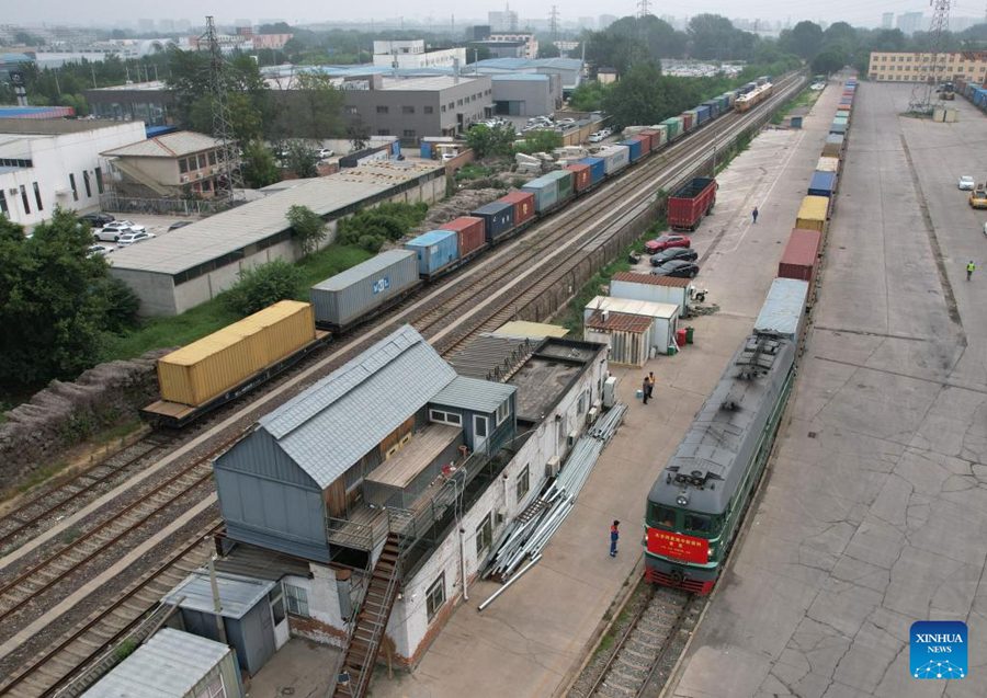 Lanciato a Beijing il primo treno merci Cina-Europa che attraversa il Mar Caspio