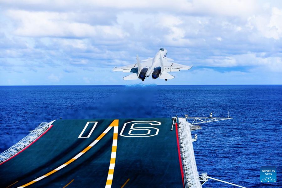 Formazioni di portaerei cinesi tornano a casa dopo addestramento in mare aperto