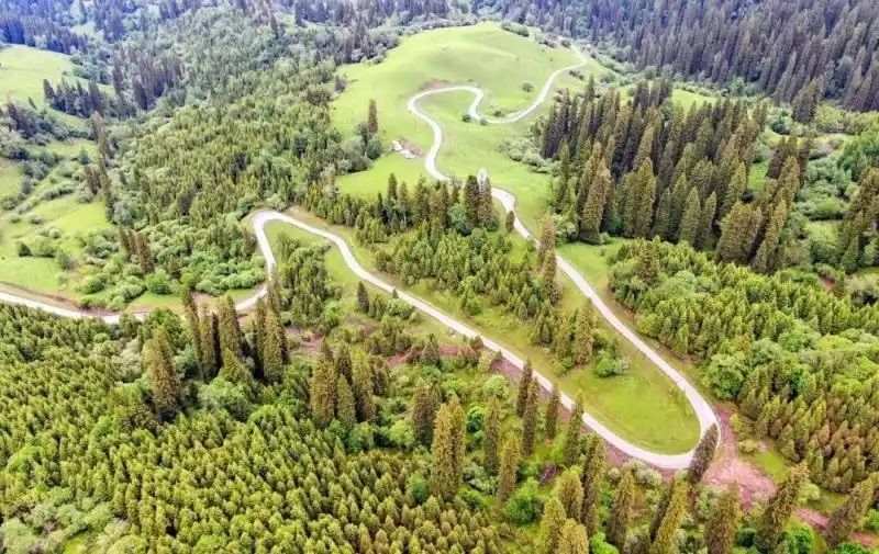 Lo Xinjiang svela 6 nuove autostrade panoramiche per incrementare il turismo