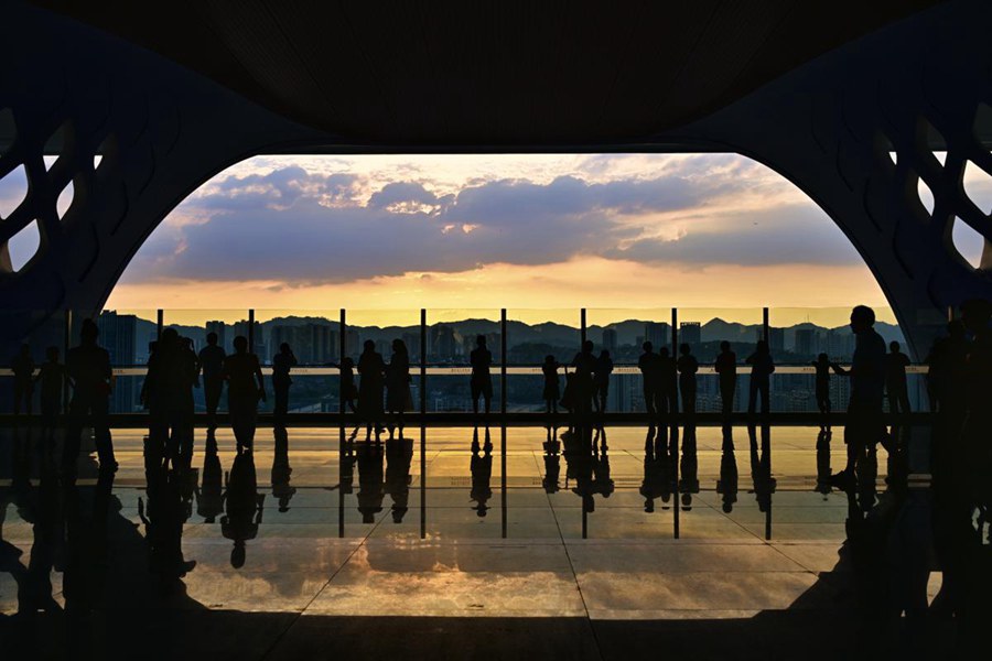 La stazione ferroviaria di Chongqing Est apre una piattaforma di osservazione panoramica