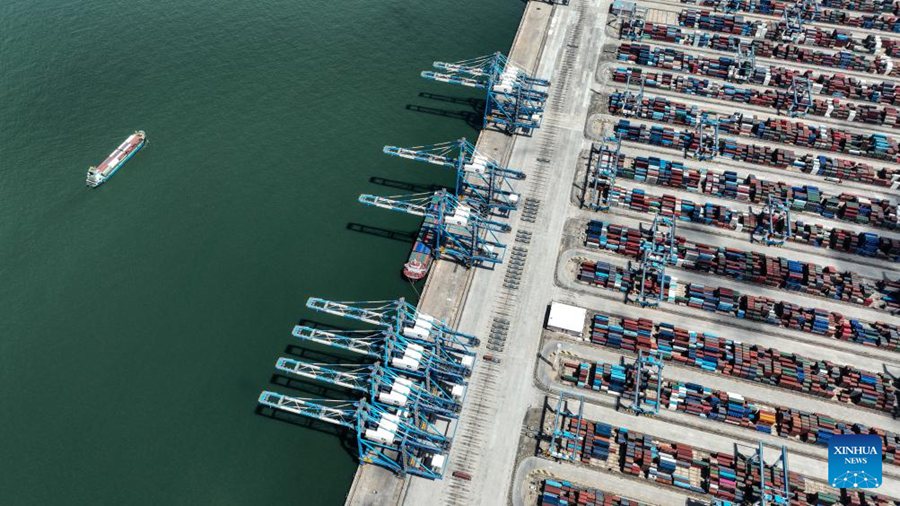 Volume di merci del nuovo corridoio commerciale internazionale terra-mare cinese aumenta del 76,9% nel primo semestre